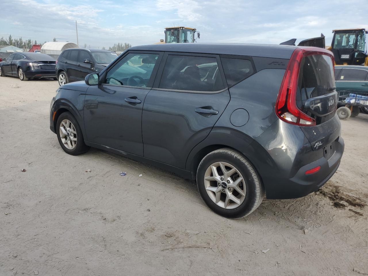 Изображение 2 2022 KIA SOUL LX 2022 с VIN KNDJ23AU9N7836227