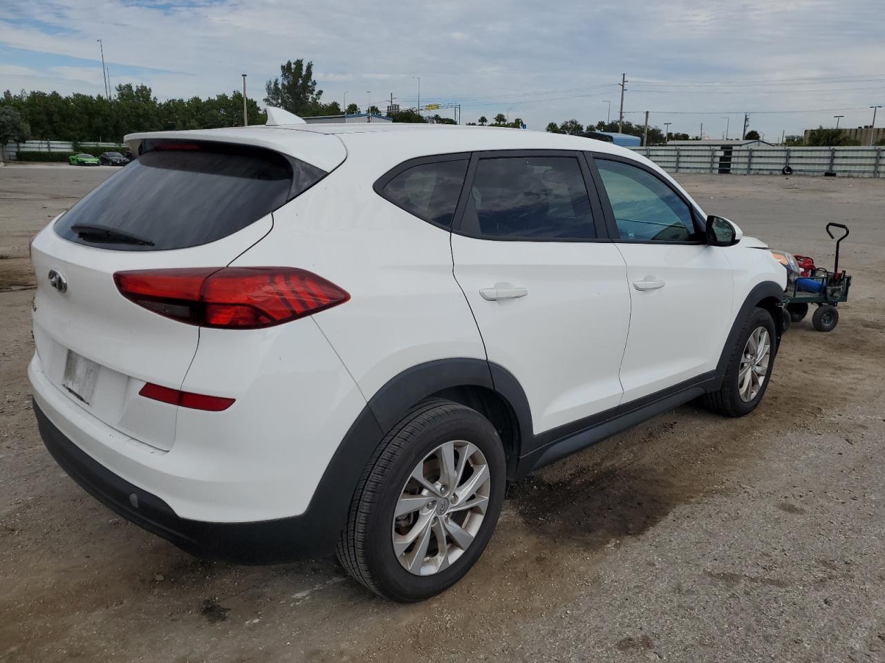 Image 3 of 2019 HYUNDAI TUCSON SE 2019 with VIN KM8J23A40KU887172