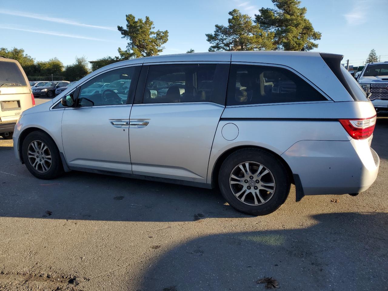 Image 2 of 2012 HONDA ODYSSEY EXL 2012 with VIN 5FNRL5H61CB120240