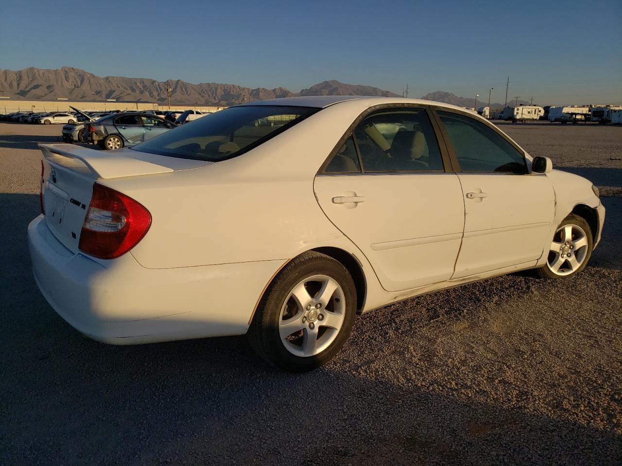 Obraz 3 z 2004 TOYOTA CAMRY SE 2004 z VIN JTDBA32K640007398