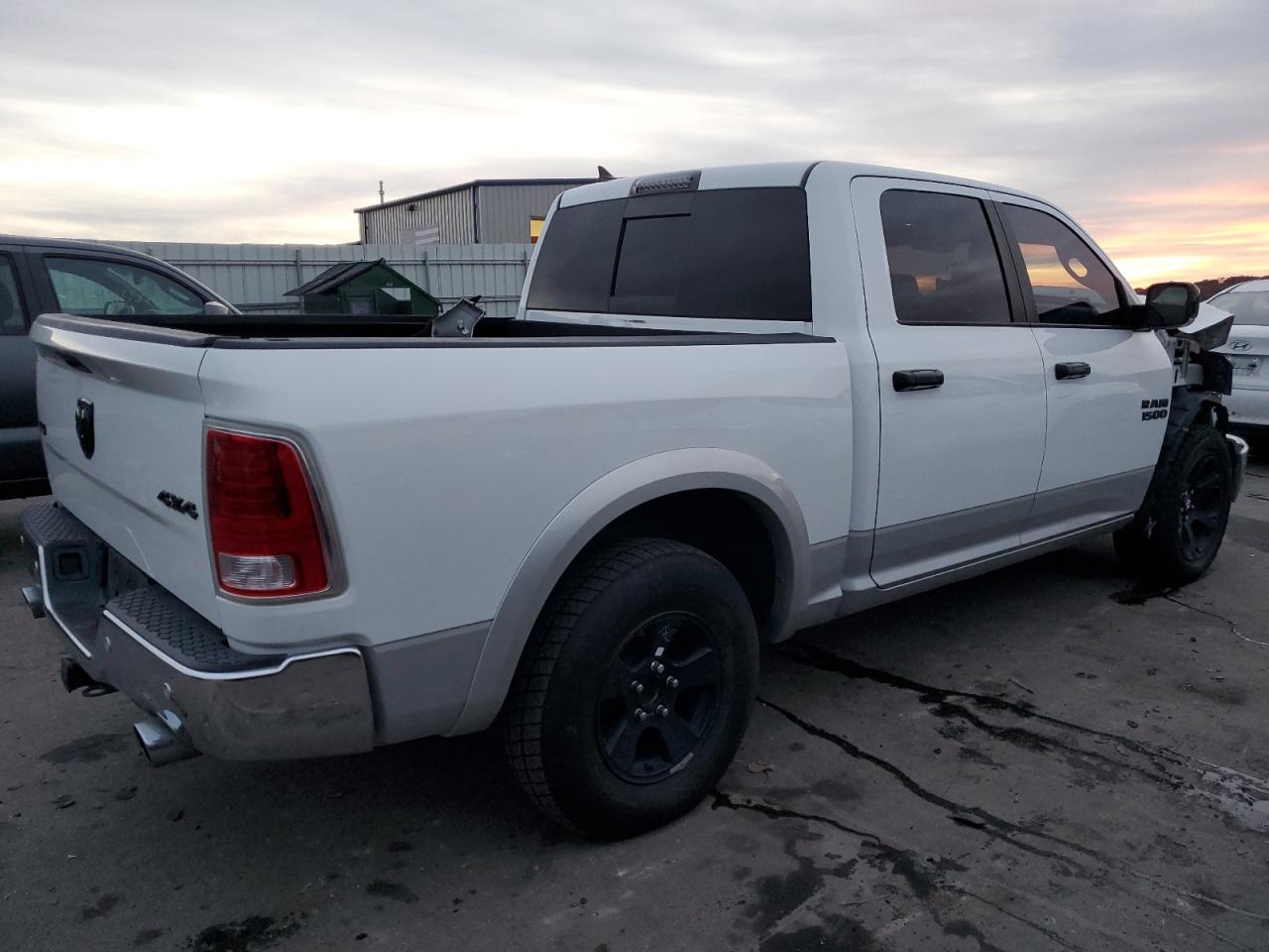 Obraz 3 z 2016 RAM 1500 LARAMIE 2016 z VIN 1C6RR7NT9GS322294