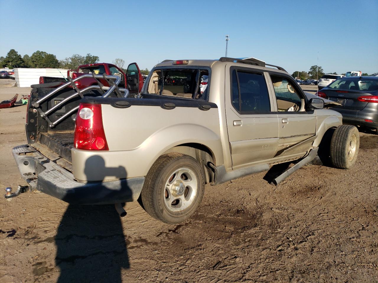 Image 3 of 2005 FORD EXPLORER SPORT TRAC  2005 with VIN 1FMZU67K25UA35530