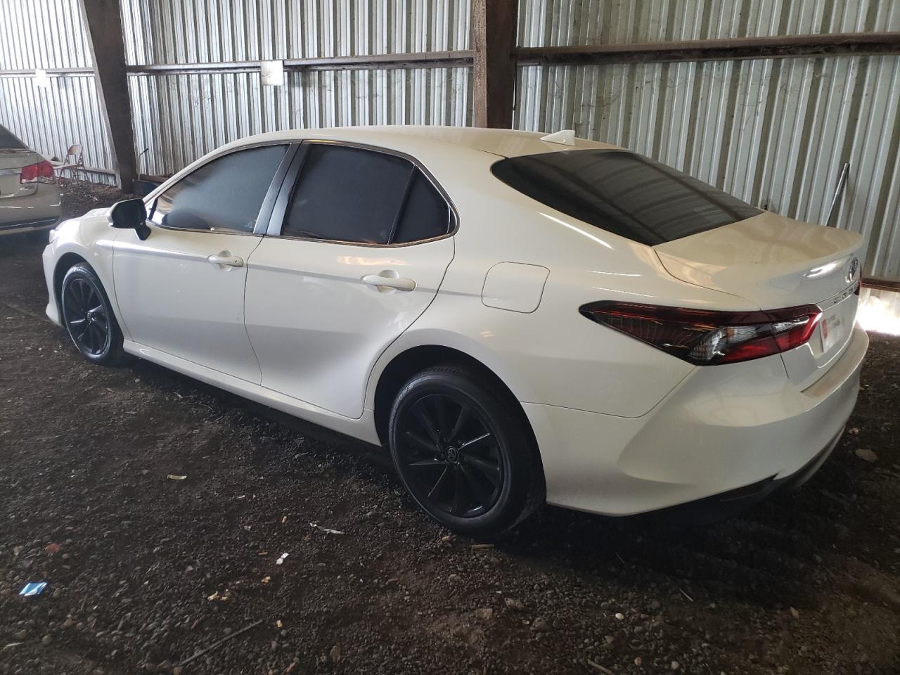 Obraz 2 z 2022 TOYOTA CAMRY LE 2022 z VIN 4T1C11AK4NU699452