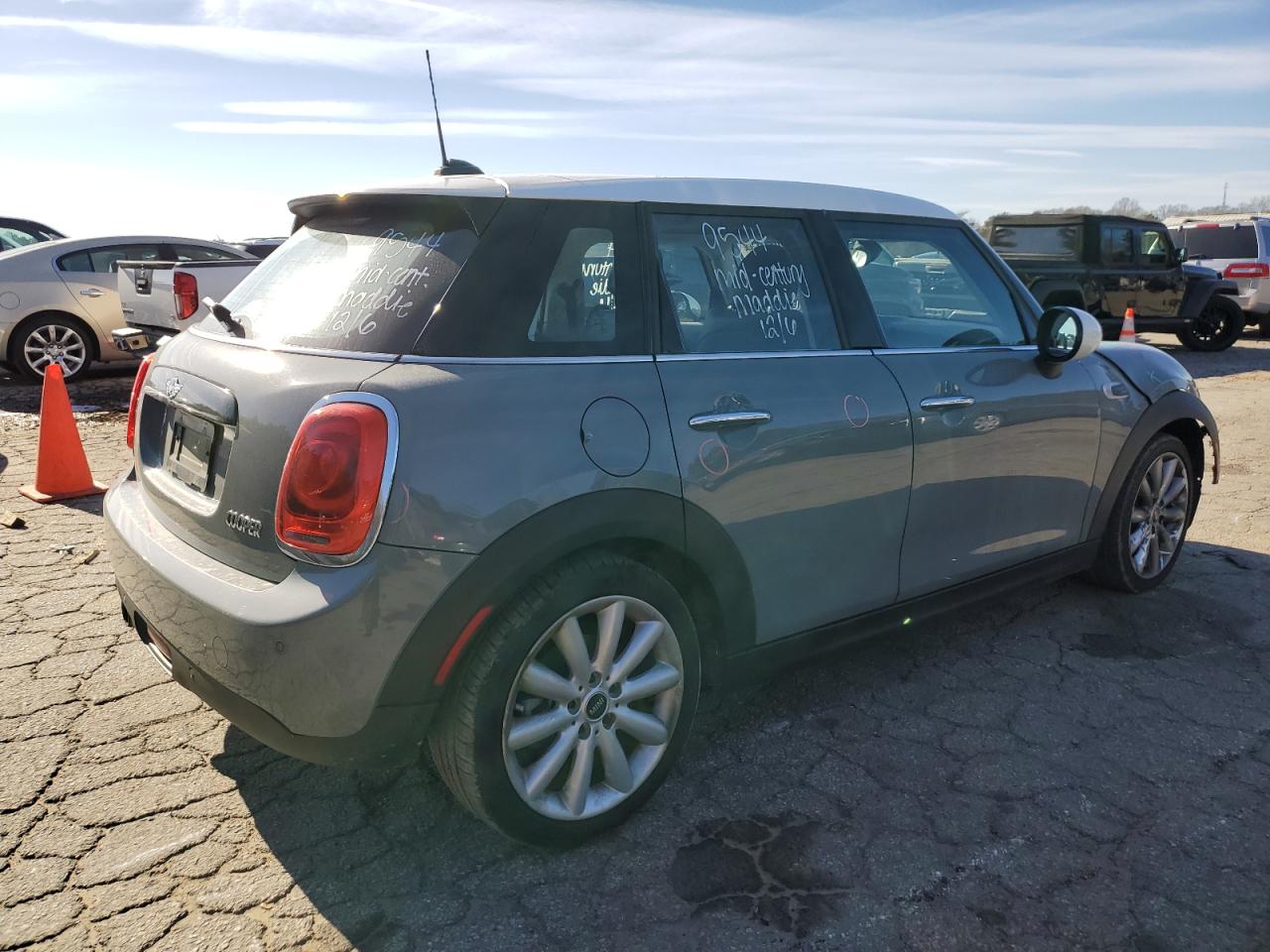 Image 3 of 2017 MINI COOPER  2017 with VIN WMWXU1C30H2E19237