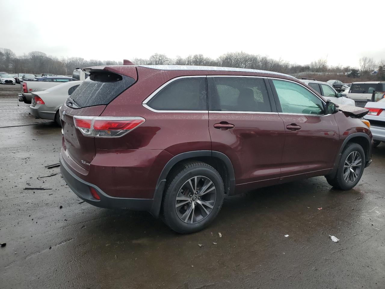Obraz 3 z 2016 TOYOTA HIGHLANDER XLE 2016 z VIN 5TDJKRFHXGS314343