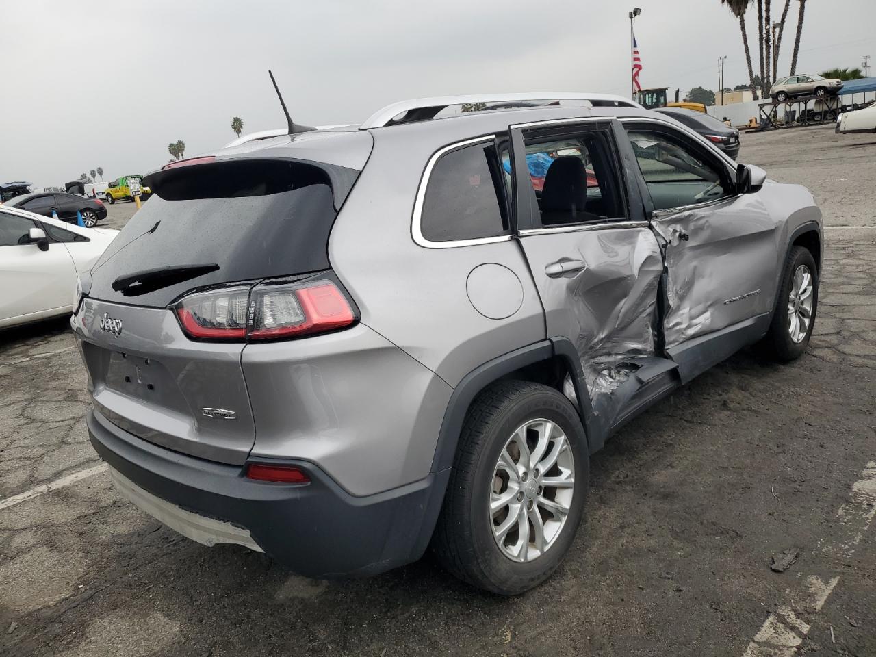 Image 3 of 2019 JEEP CHEROKEE LATITUDE 2019 with VIN 1C4PJLCBXKD242297
