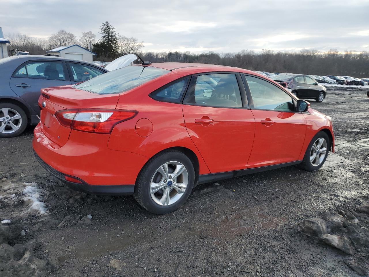 Image 3 of 2013 FORD FOCUS SE 2013 with VIN 1FADP3F29DL330477