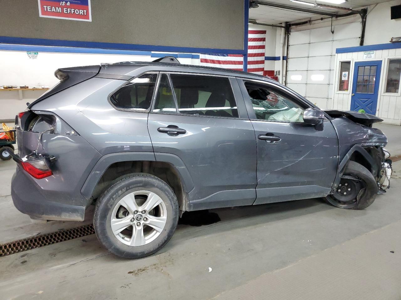 Image 3 of 2021 TOYOTA RAV4 XLE 2021 with VIN 2T3P1RFV5MC197916