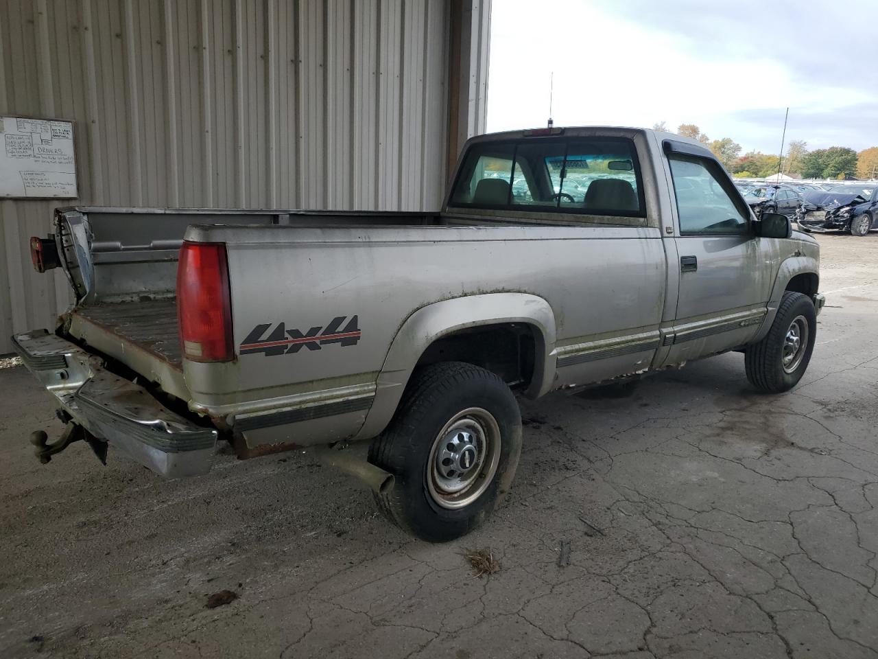 Image 3 of 1998 CHEVROLET GMT-400 K2500 1998 with VIN 1GCGK24R9WZ231920