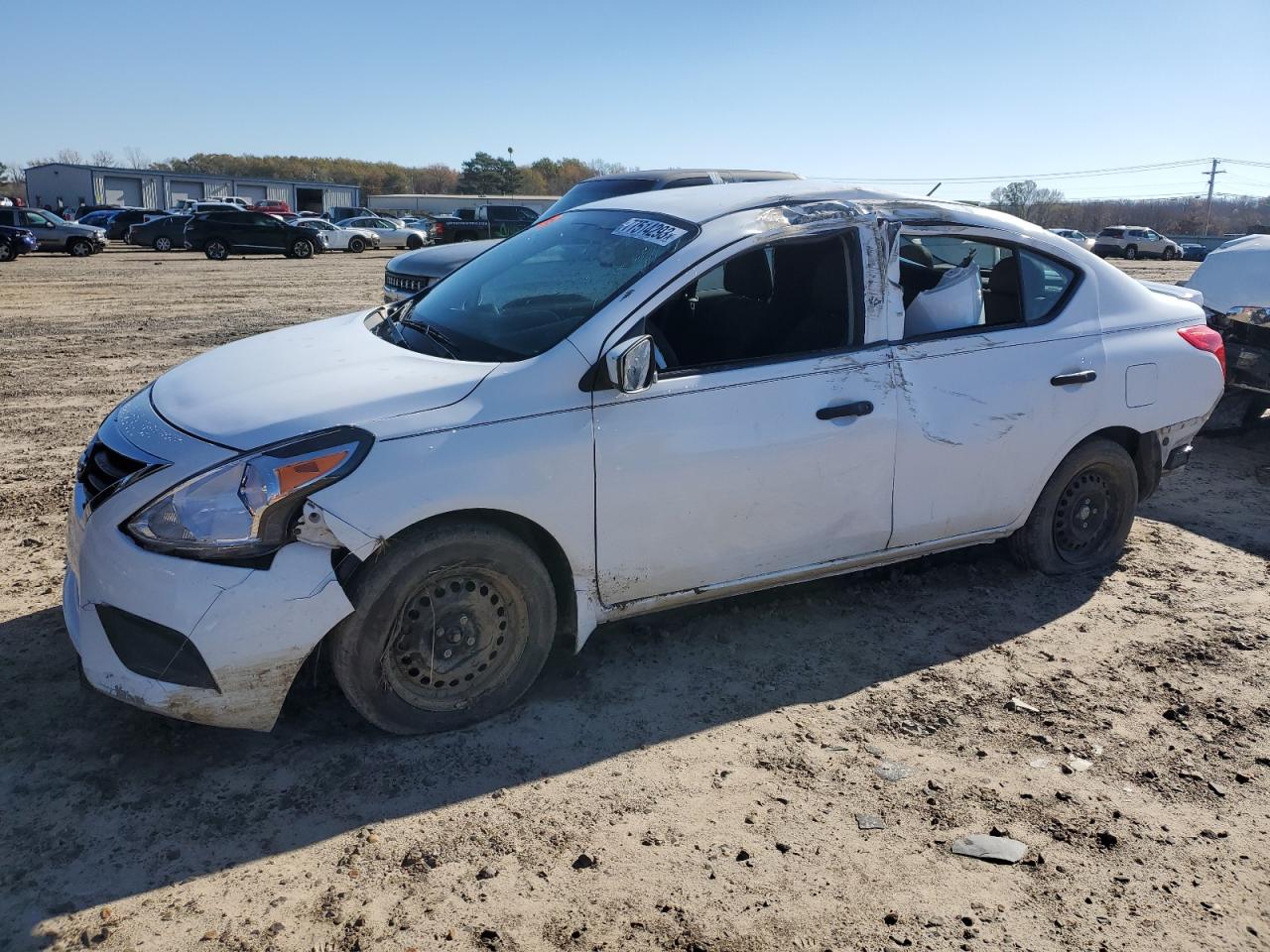 Obraz 1 z 2018 NISSAN VERSA S 2018 z VIN 3N1CN7AP8JL859993