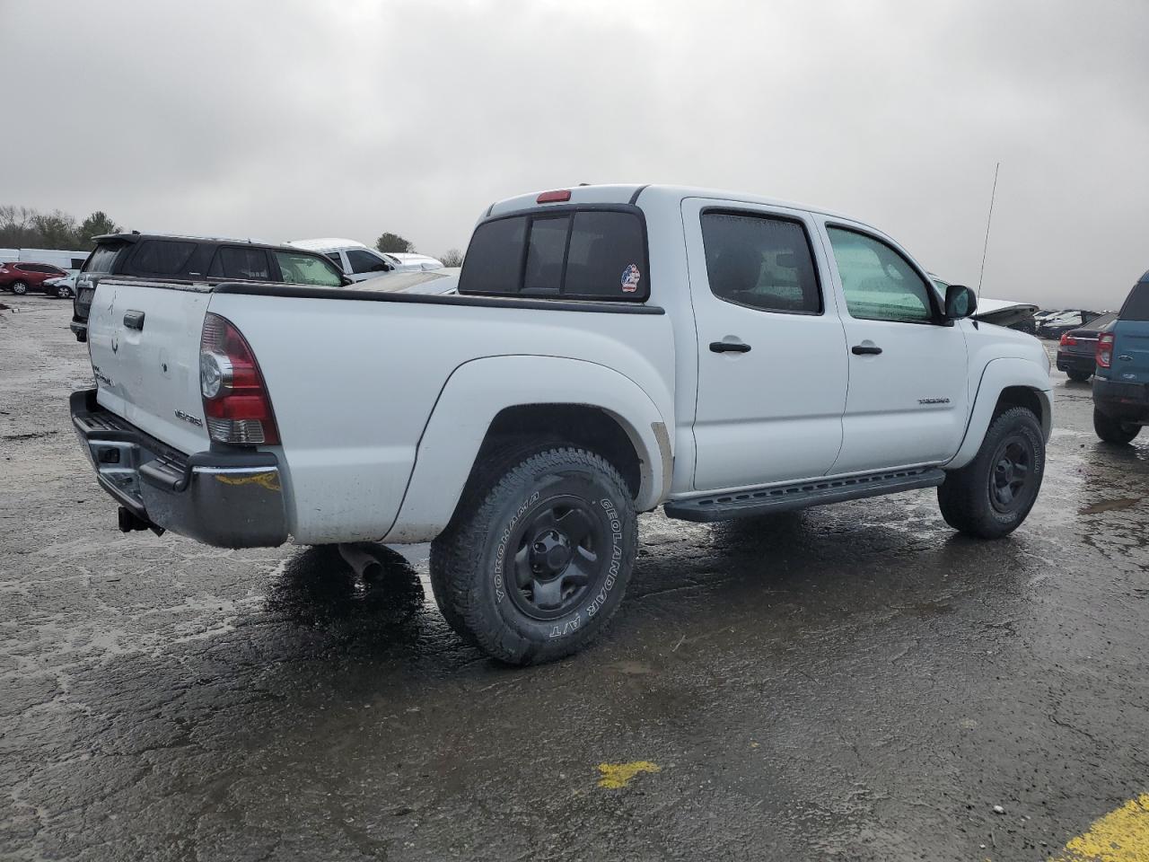Obraz 3 z 2011 TOYOTA TACOMA DOUBLE CAB 2011 z VIN 3TMLU4EN5BM077170