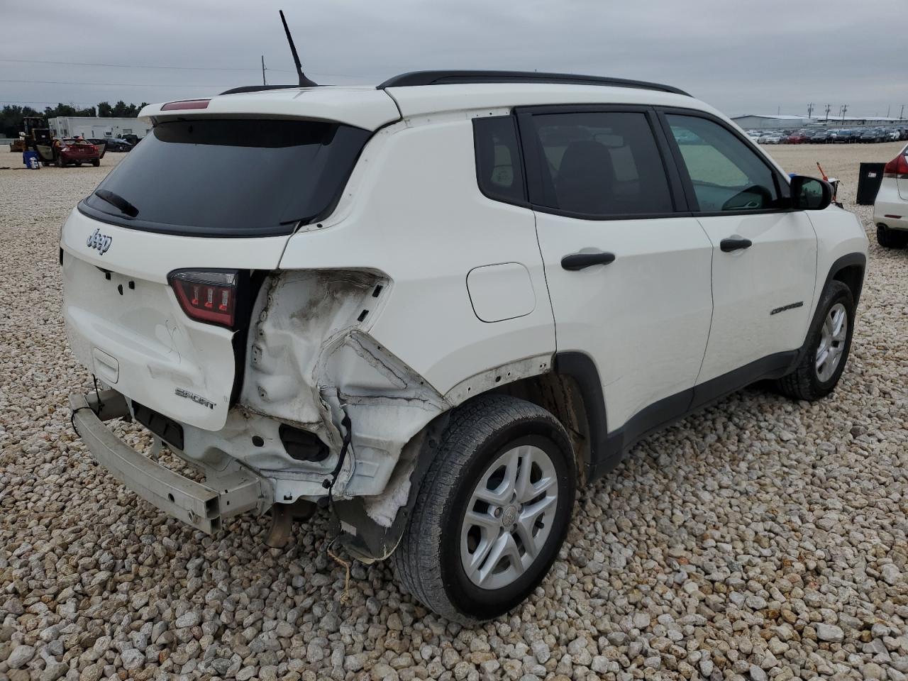 Изображение 3 2018 JEEP COMPASS SPORT 2018 с VIN 3C4NJCAB9JT214977