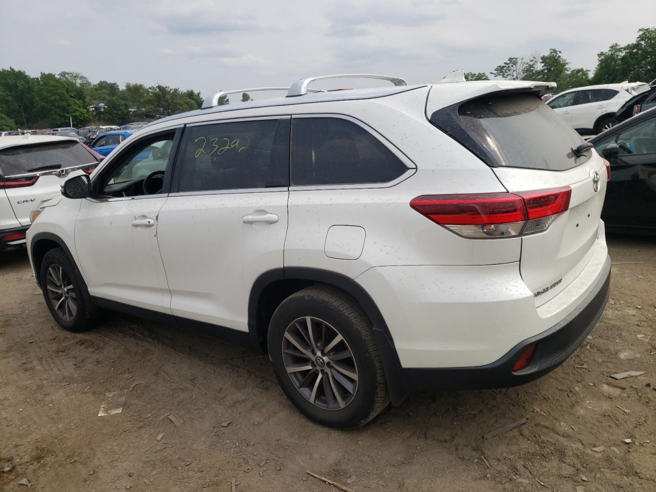 Изображение 2 2019 TOYOTA HIGHLANDER SE 2019 с VIN 5TDJZRFH2KS591427