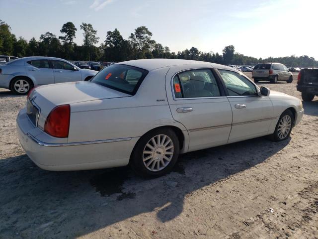 Image 3 of 2003 LINCOLN TOWN CAR SIGNATURE 2003 with VIN 1LNHM82W33Y704072