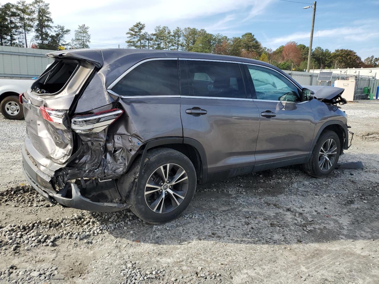 Изображение 3 2019 TOYOTA HIGHLANDER LE 2019 с VIN 5TDZARFH5KS045473