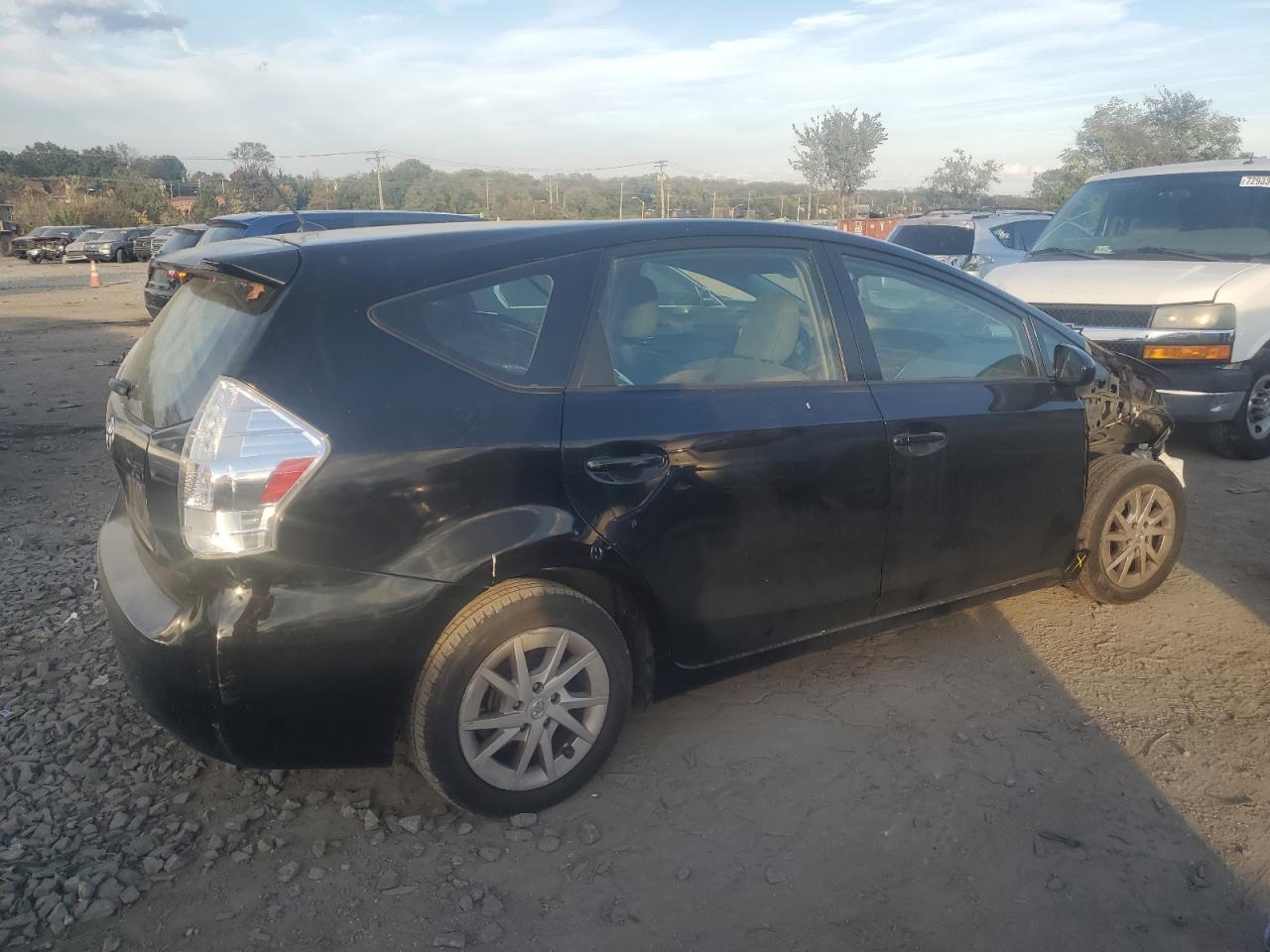 Obraz 3 z 2014 TOYOTA PRIUS V  2014 z VIN JTDZN3EU8EJ001954