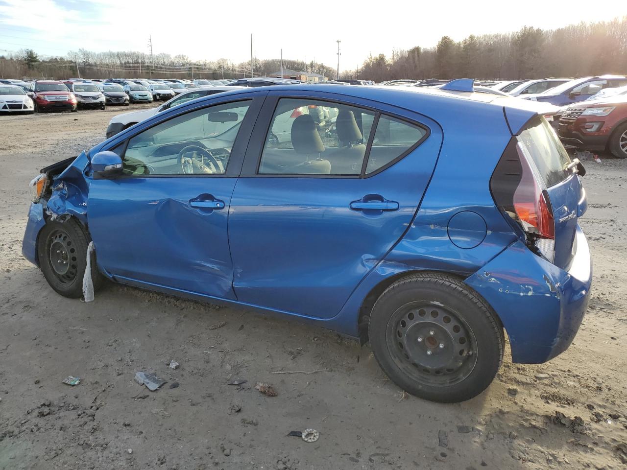 Изображение 2 2016 TOYOTA PRIUS C  2016 с VIN JTDKDTB35G1120824
