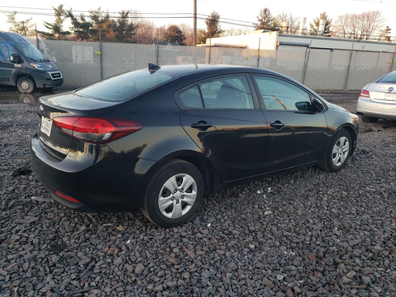 Image 3 of 2017 KIA FORTE LX 2017 with VIN 3KPFK4A75HE039581