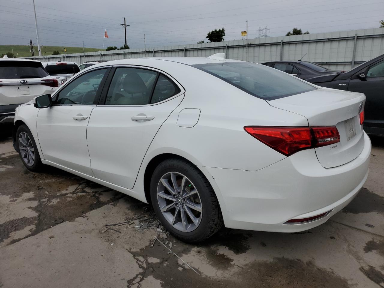Изображение 2 Acura Tlx 2018 с VIN 19UUB1F31JA009208