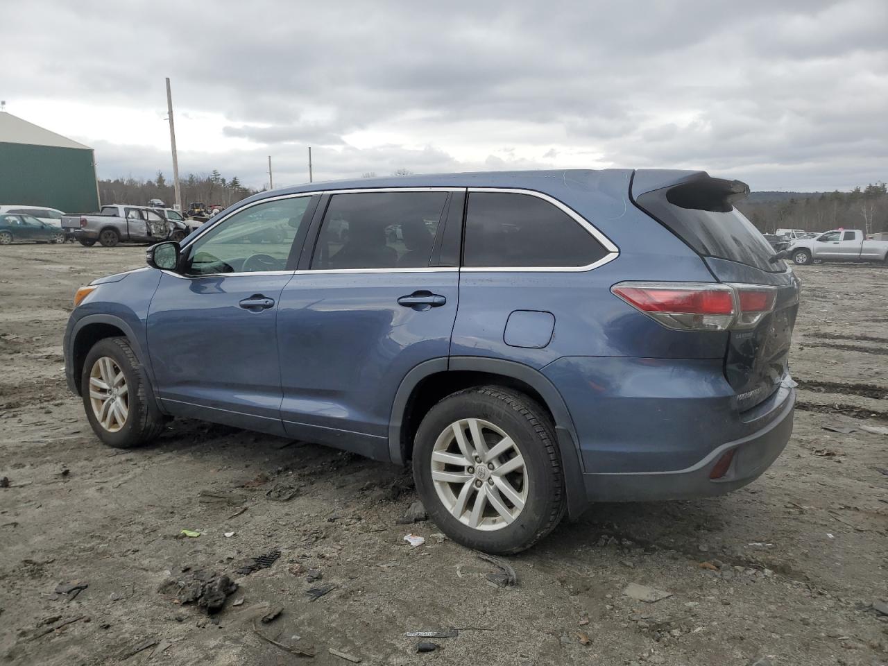 Obraz 2 z 2015 TOYOTA HIGHLANDER LE 2015 z VIN 5TDBKRFHXFS126618