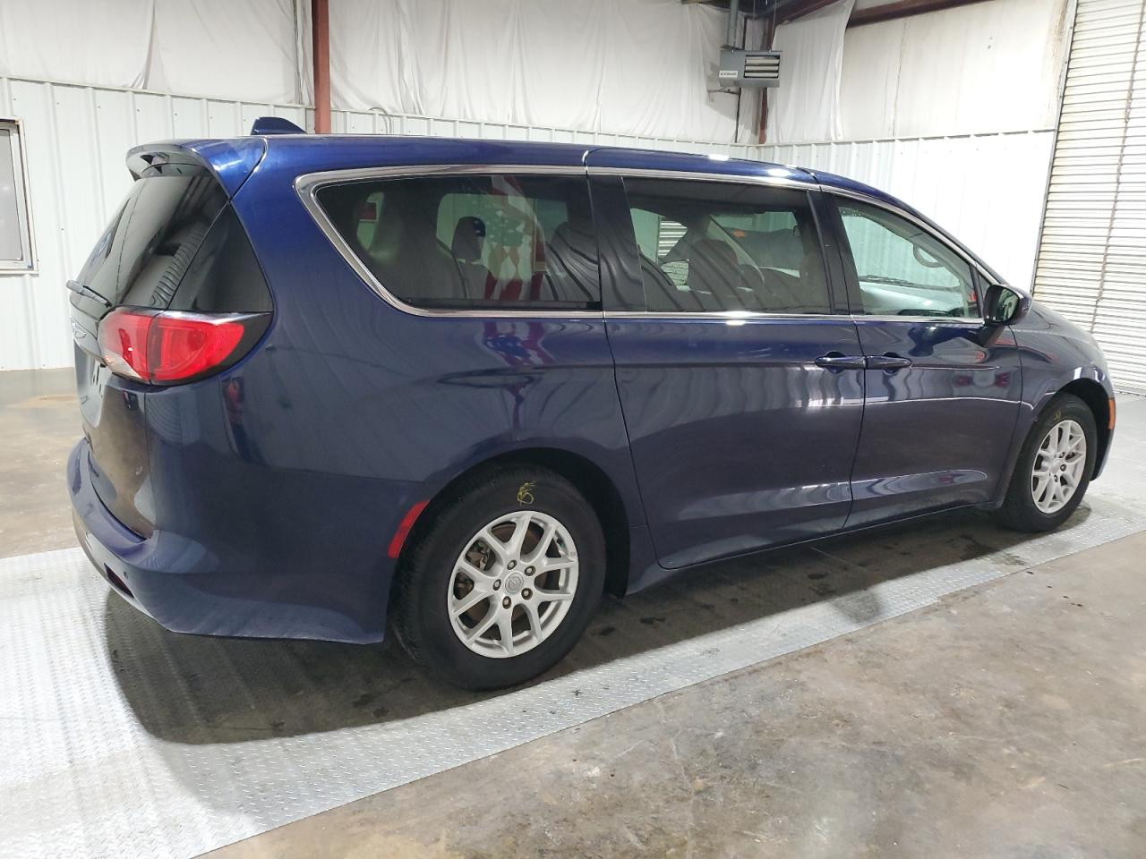 Изображение 3 2018 CHRYSLER PACIFICA LX 2018 с VIN 2C4RC1CG1JR130454