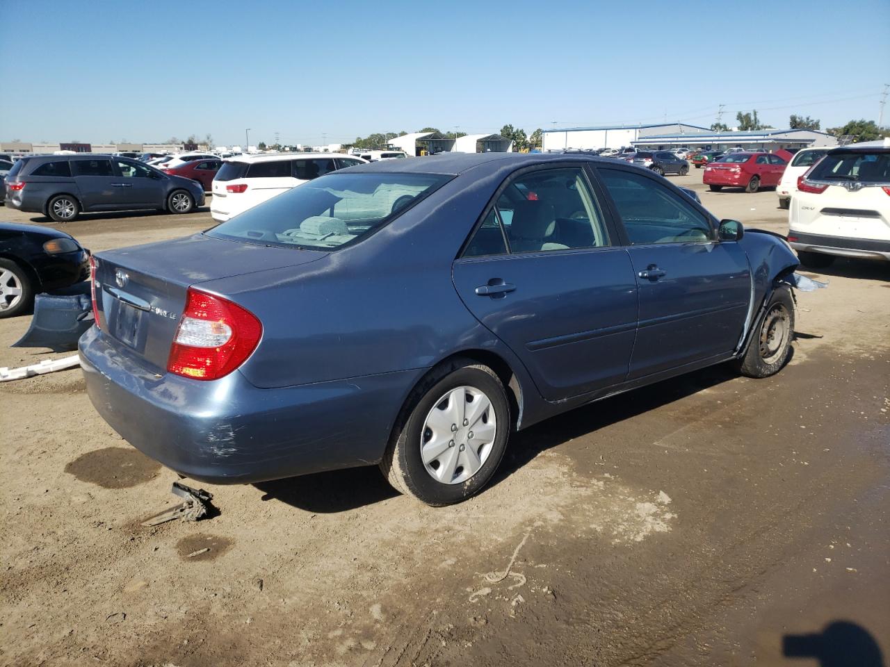 Image 3 of 2002 TOYOTA CAMRY LE 2002 with VIN JTDBE32K620016197