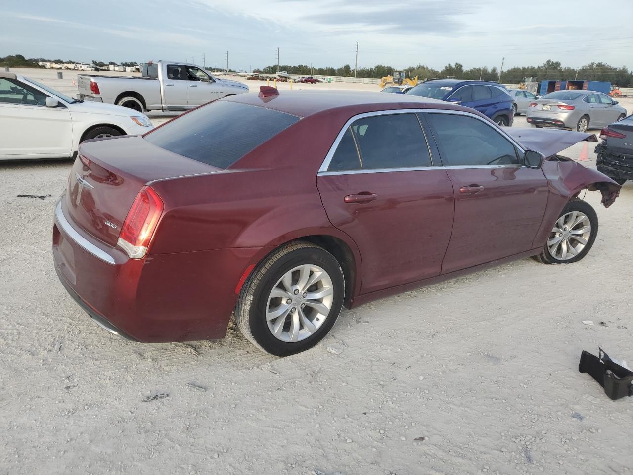 Изображение 3 2016 CHRYSLER 300 LIMITED 2016 с VIN 2C3CCAAG6GH141803