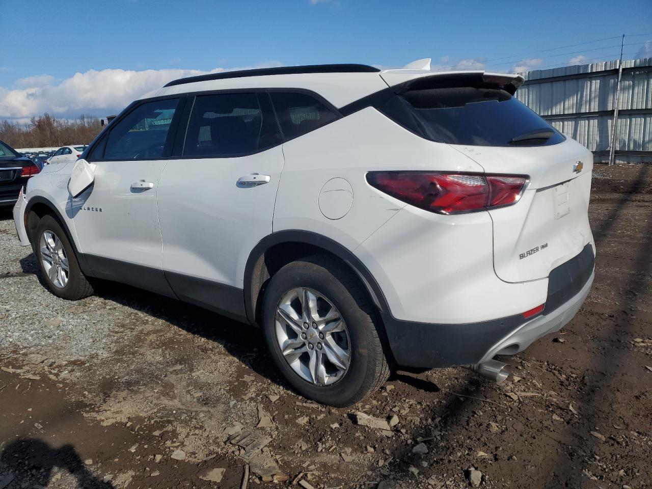 Изображение 2 2022 CHEVROLET BLAZER 2LT 2022 с VIN 3GNKBHR43NS145080