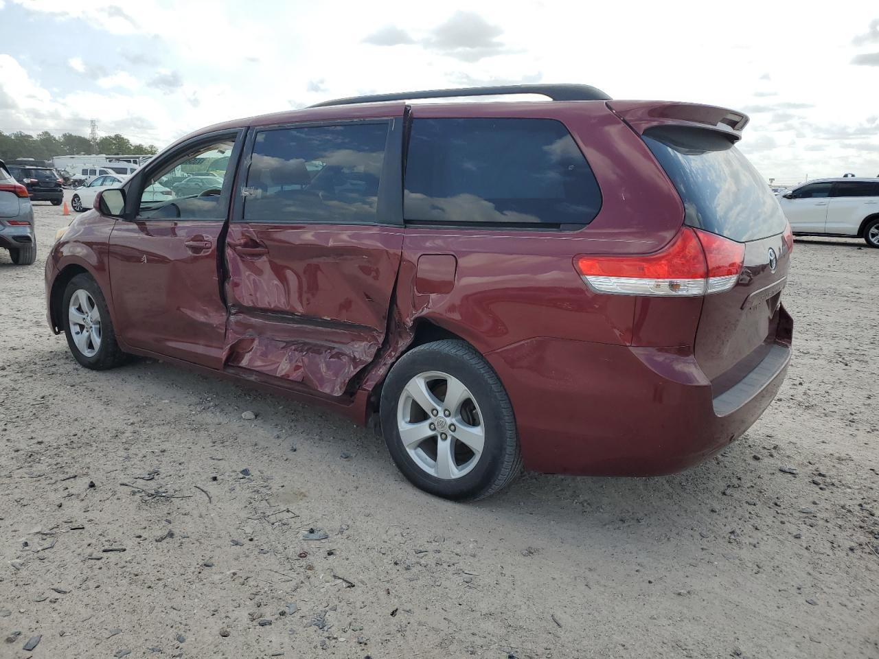 Изображение 2 2011 TOYOTA SIENNA LE 2011 с VIN 5TDKK3DCXBS065270