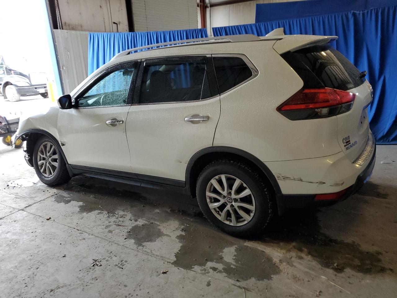 Obraz 2 z 2017 NISSAN ROGUE S 2017 z VIN KNMAT2MV9HP602539