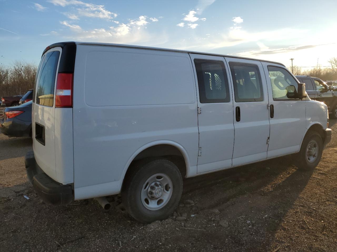 Image 3 of 2021 CHEVROLET EXPRESS G2500  2021 with VIN 1GCWGAFP1M1301490