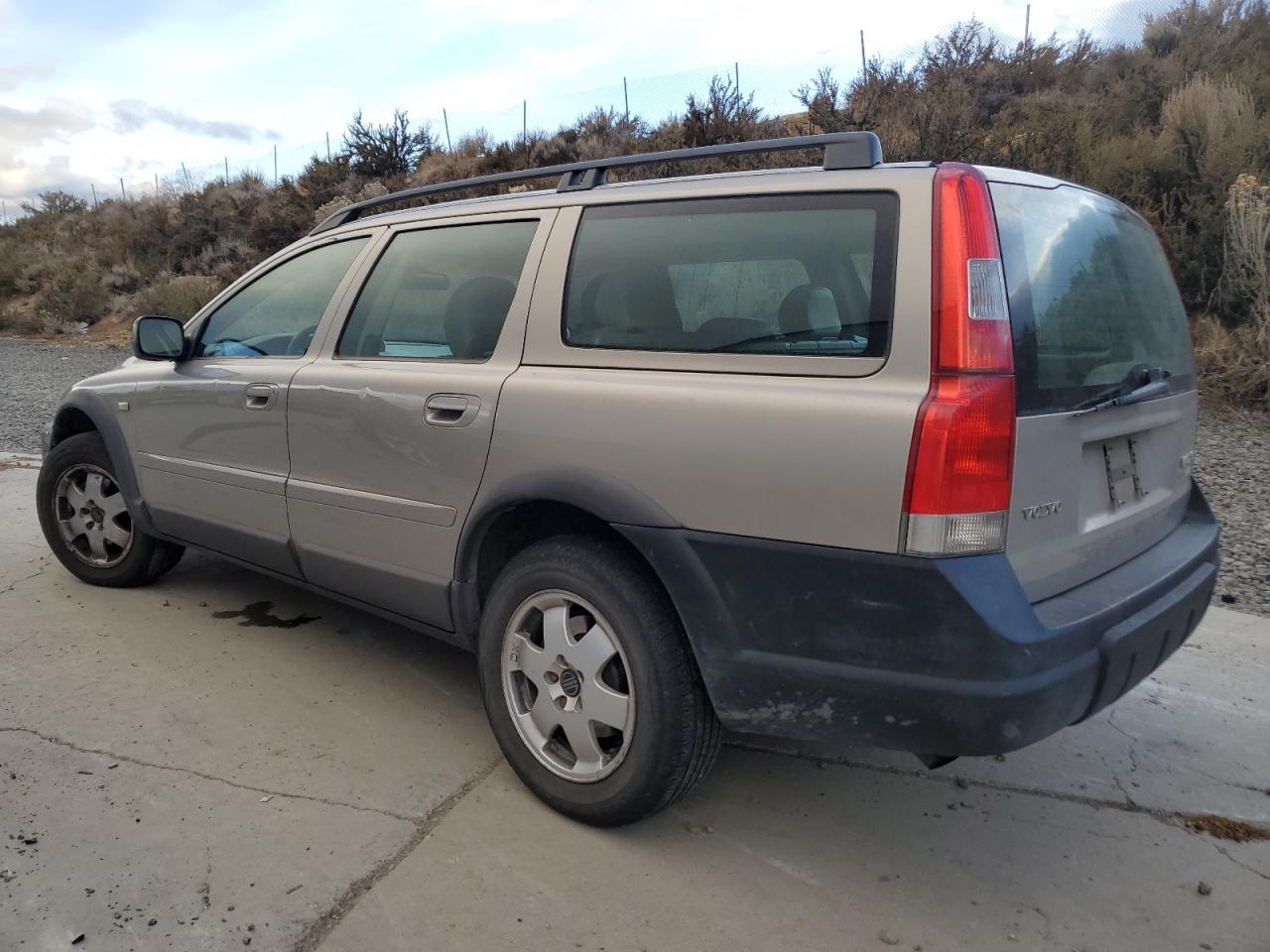 Image 2 of 2001 VOLVO V70 XC 2001 with VIN YV1SZ58D811028511