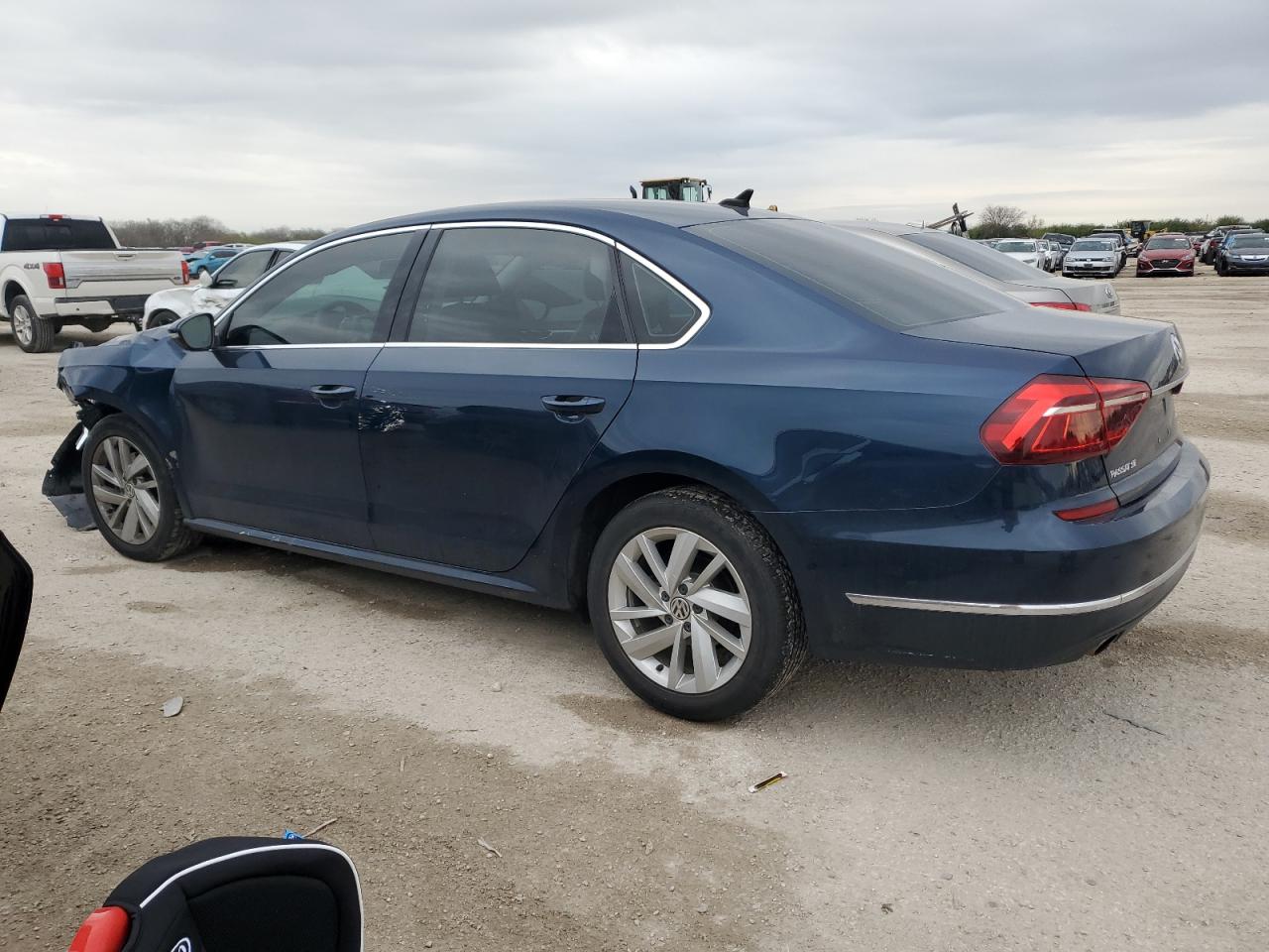 Image 2 of 2018 VOLKSWAGEN PASSAT SE 2018 with VIN 1VWBA7A33JC028413