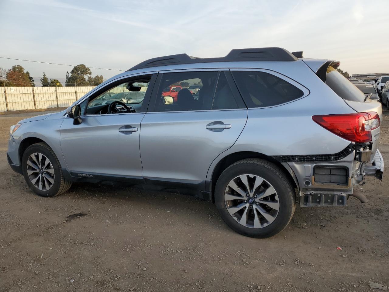 Изображение 2 2017 SUBARU OUTBACK 2.5I LIMITED 2017 с VIN 4S4BSANC7H3376910