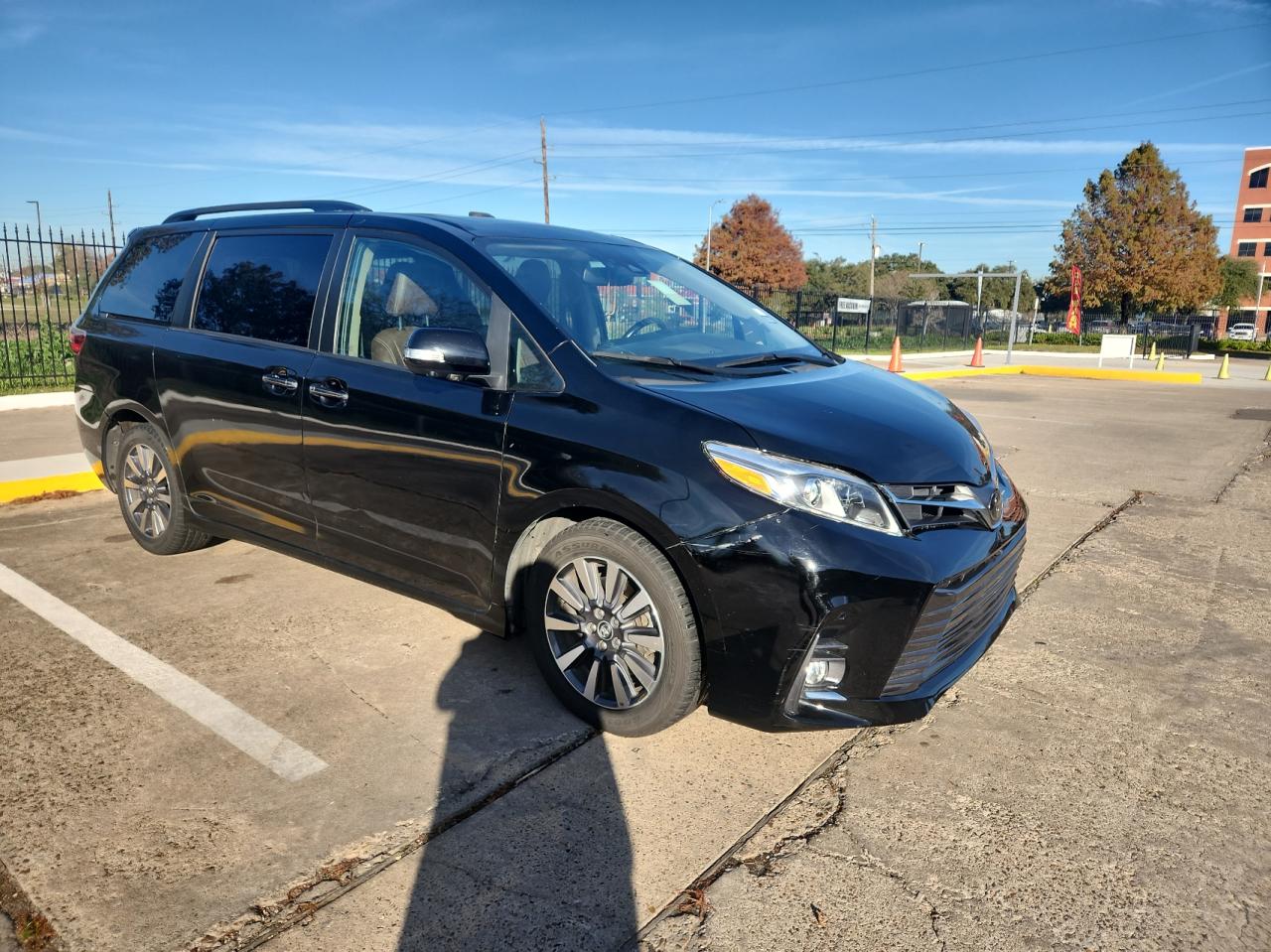 2019 TOYOTA SIENNA XLE 2019 image