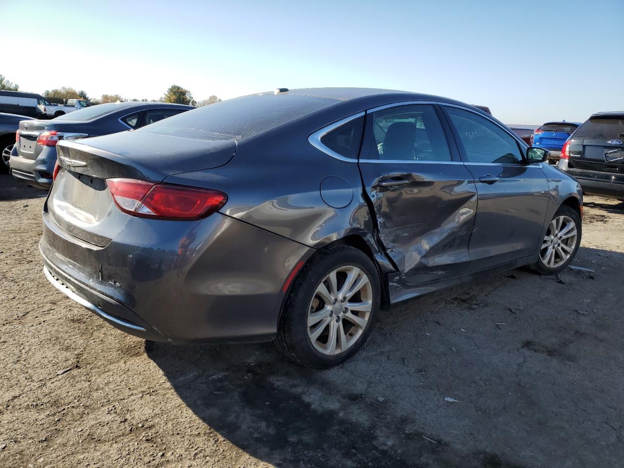 Image 3 of Chrysler 200 Limited 2015 with VIN 1C3CCCAB4FN724926