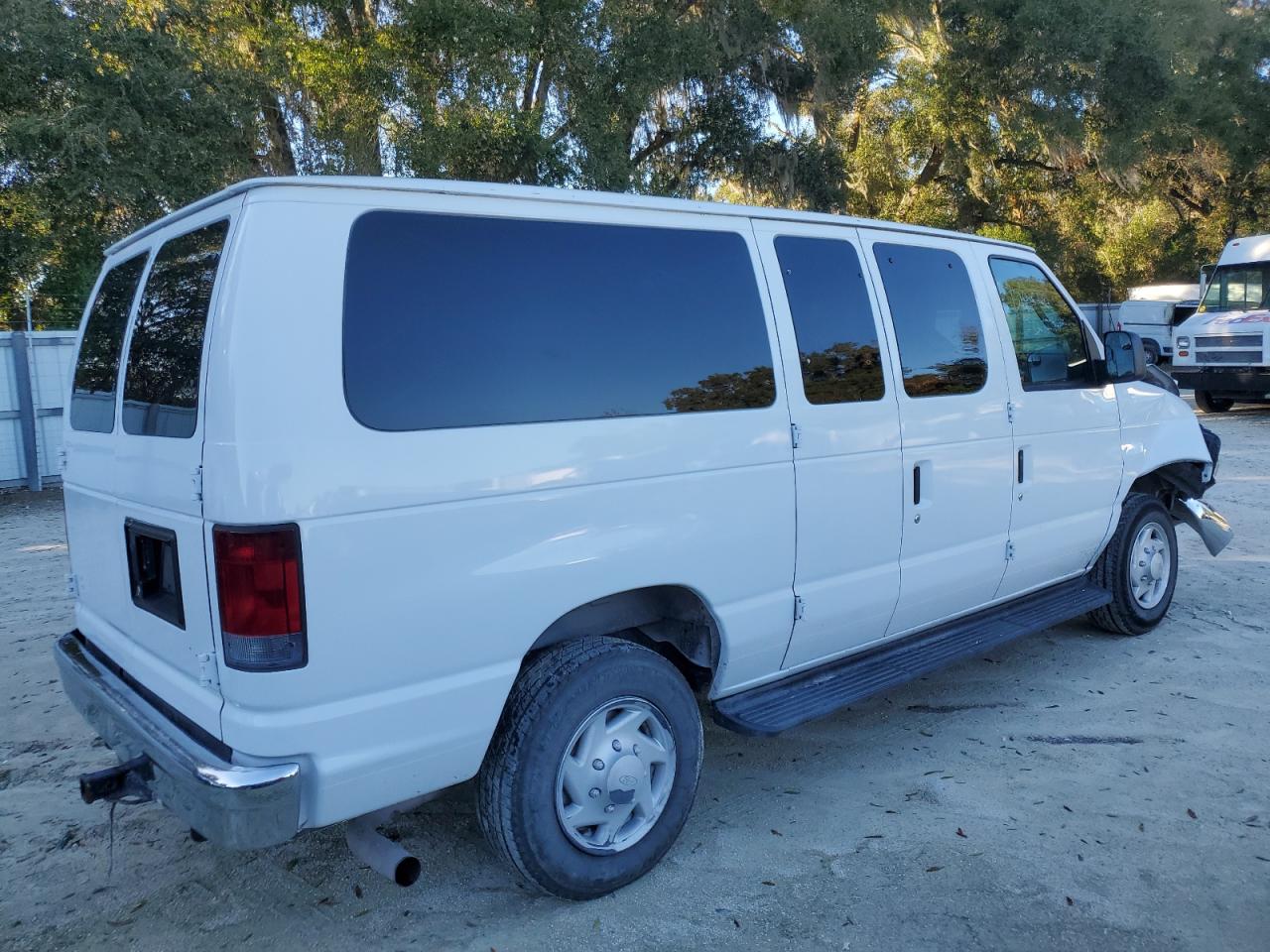Obraz 3 z 2012 FORD ECONOLINE E350 SUPER DUTY WAGON 2012 z VIN 1FBNE3BL5CDA07981