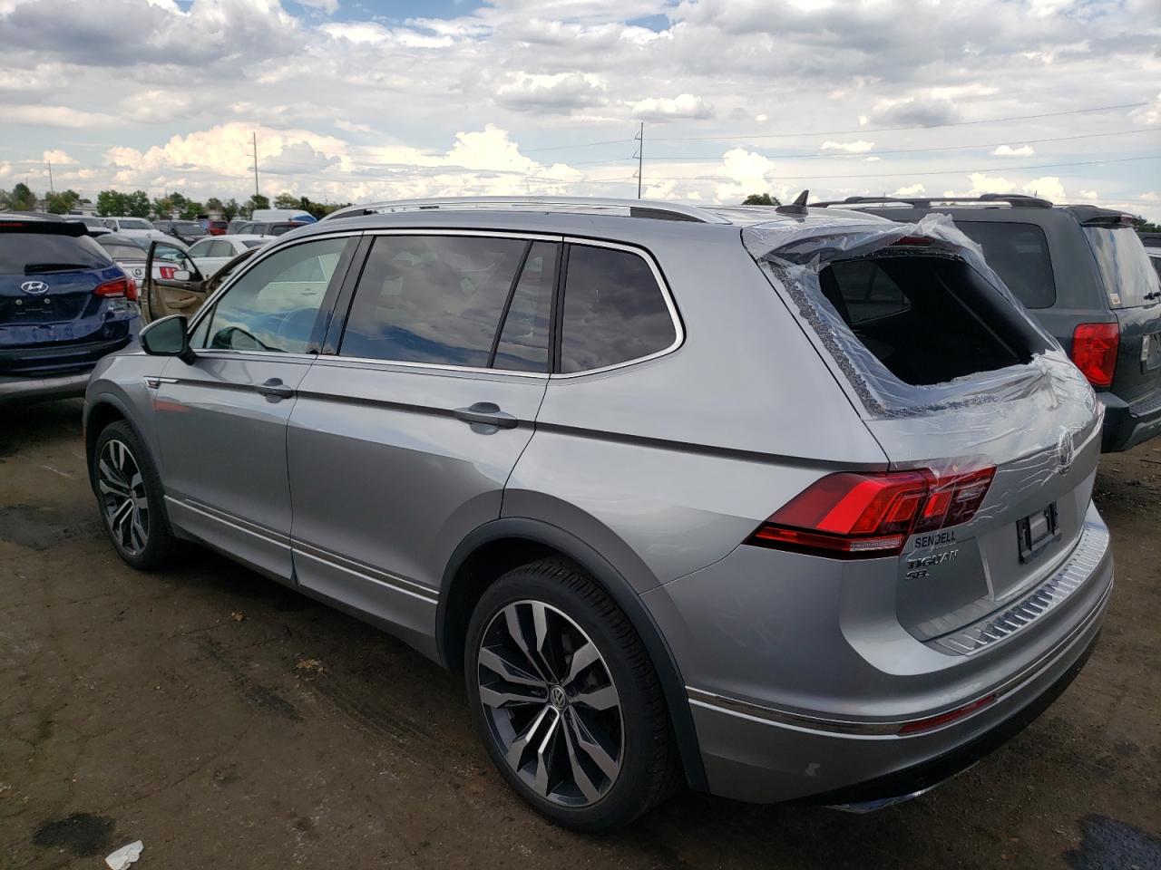 Image 2 of 2021 VOLKSWAGEN TIGUAN SEL PREMIUM R-LINE 2021 with VIN 3VV4B7AX4MM082819