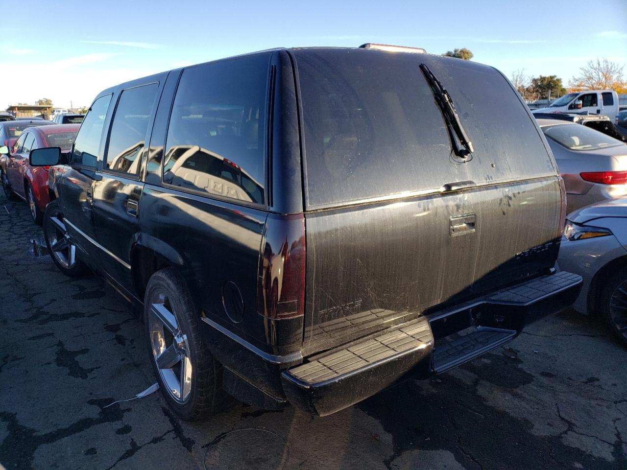 Image 2 of 2000 CHEVROLET TAHOE C1500 2000 with VIN 1GNEC13R5YR229981