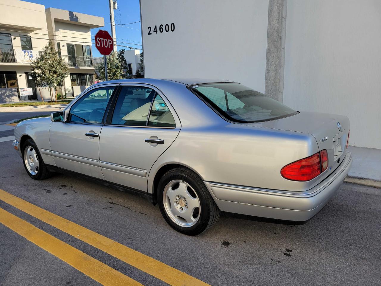 Image 3 of 1997 MERCEDES-BENZ E 420 1997 with VIN WDBJF72F5VA280253