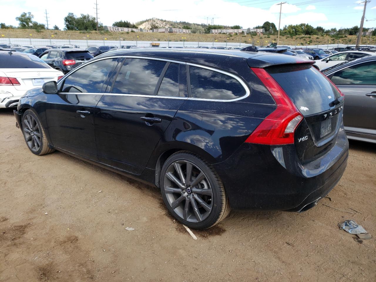 Image 2 of 2015 VOLVO V60 PREMIER 2015 with VIN YV140MEK9F1245251