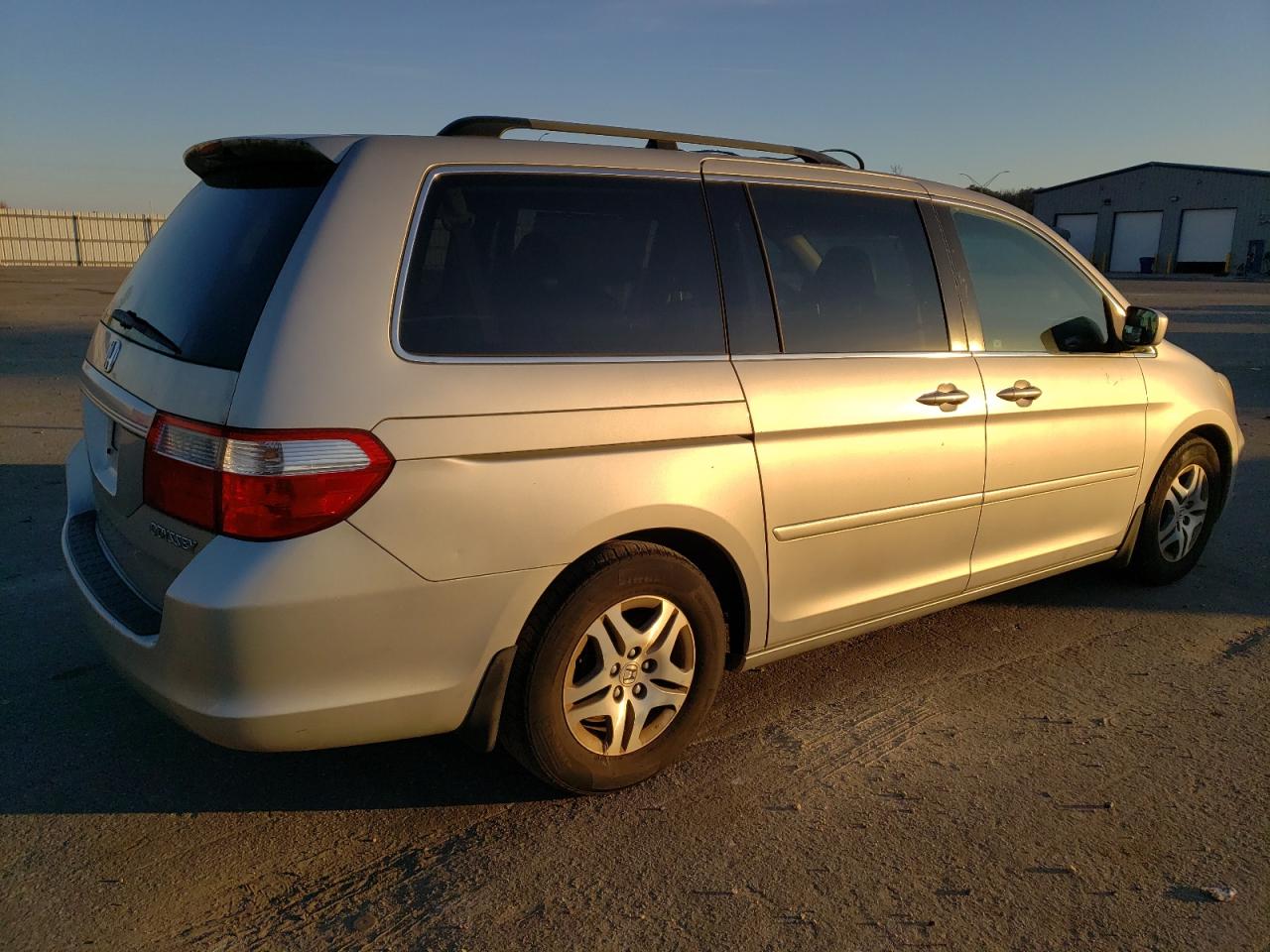 Image 3 of 2005 HONDA ODYSSEY EXL 2005 with VIN 5FNRL38655B036820