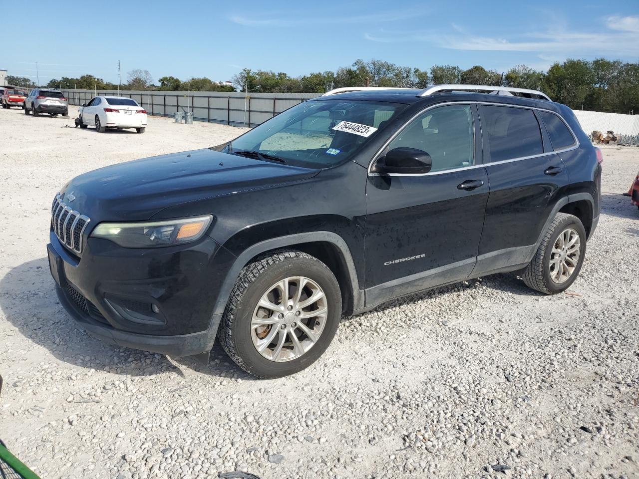 Image 1 of 2019 JEEP CHEROKEE LATITUDE 2019 with VIN 1C4PJLCBXKD373519