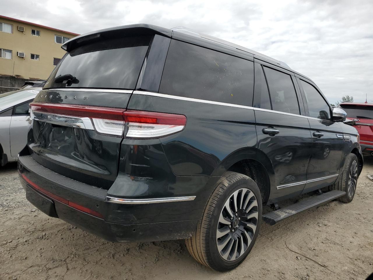 Obraz 3 z 2022 LINCOLN NAVIGATOR BLACK LABEL 2022 z VIN 5LMJJ2TT7NEL08790