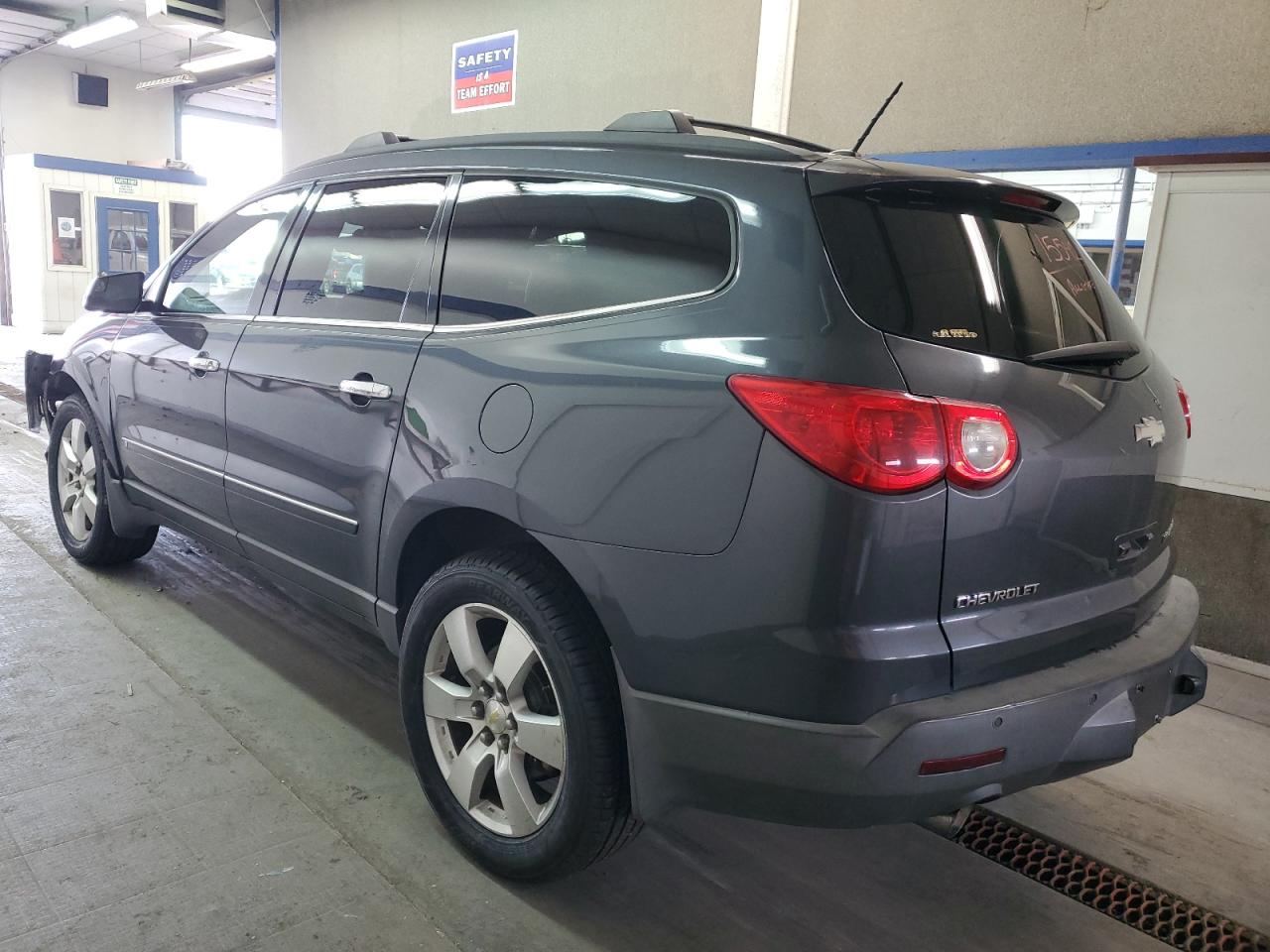 Image 2 of 2009 CHEVROLET TRAVERSE LTZ 2009 with VIN 1GNER33D39S109251