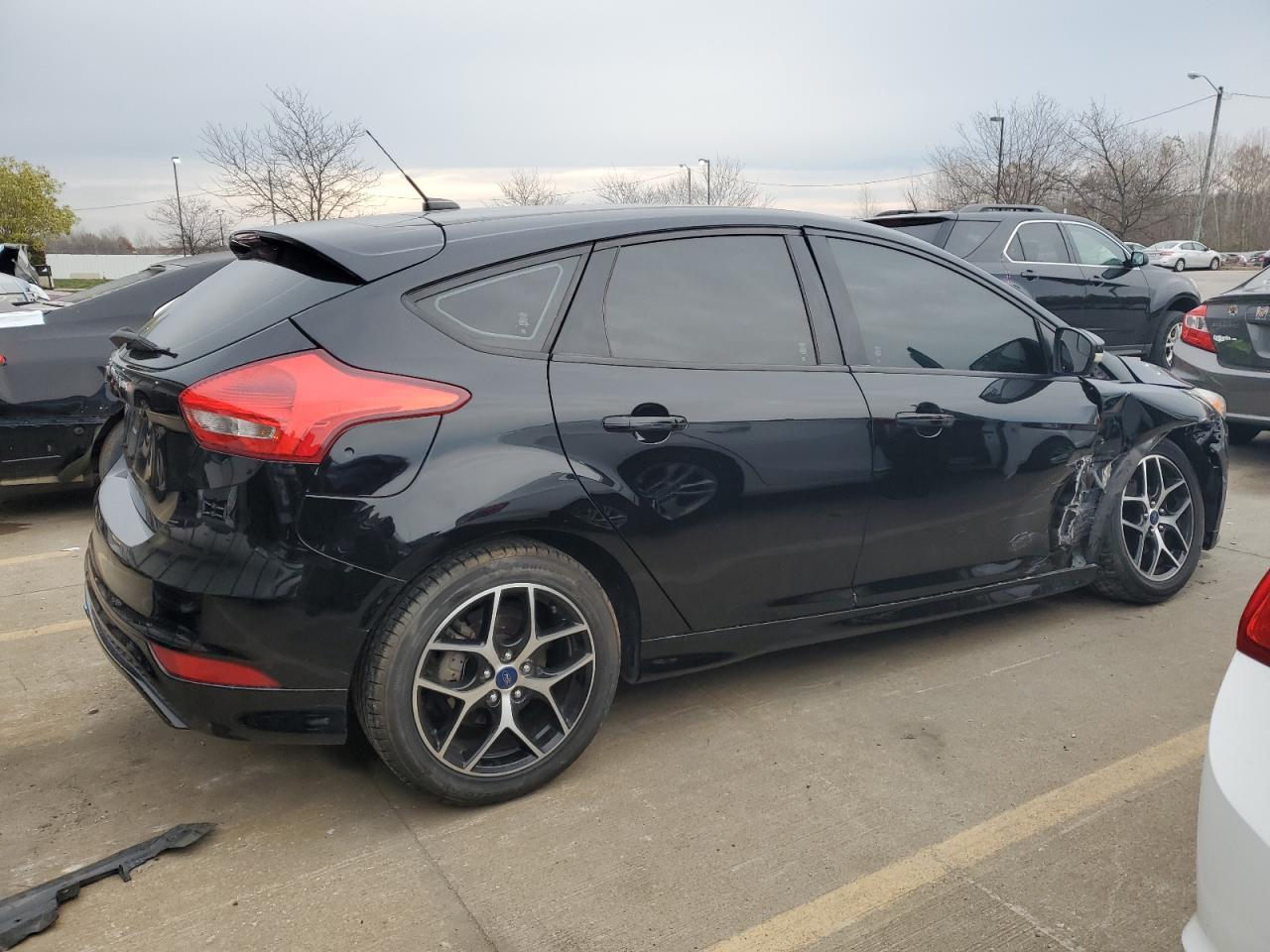 Изображение 3 2016 FORD FOCUS SE 2016 с VIN 1FADP3K26GL359803