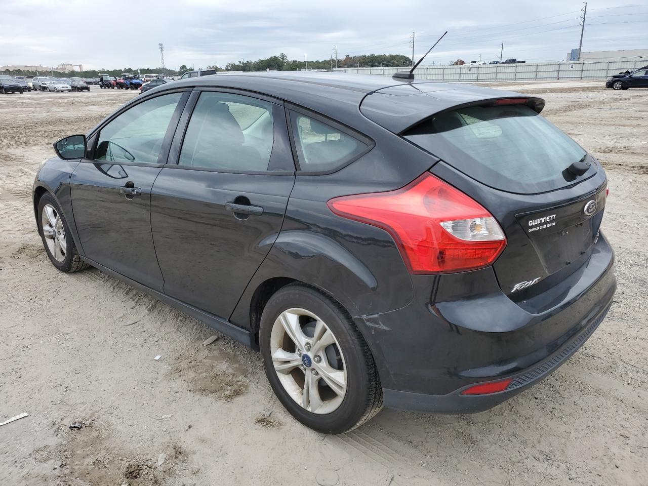 Image 2 of 2013 FORD FOCUS SE 2013 with VIN 1FADP3K20DL186873