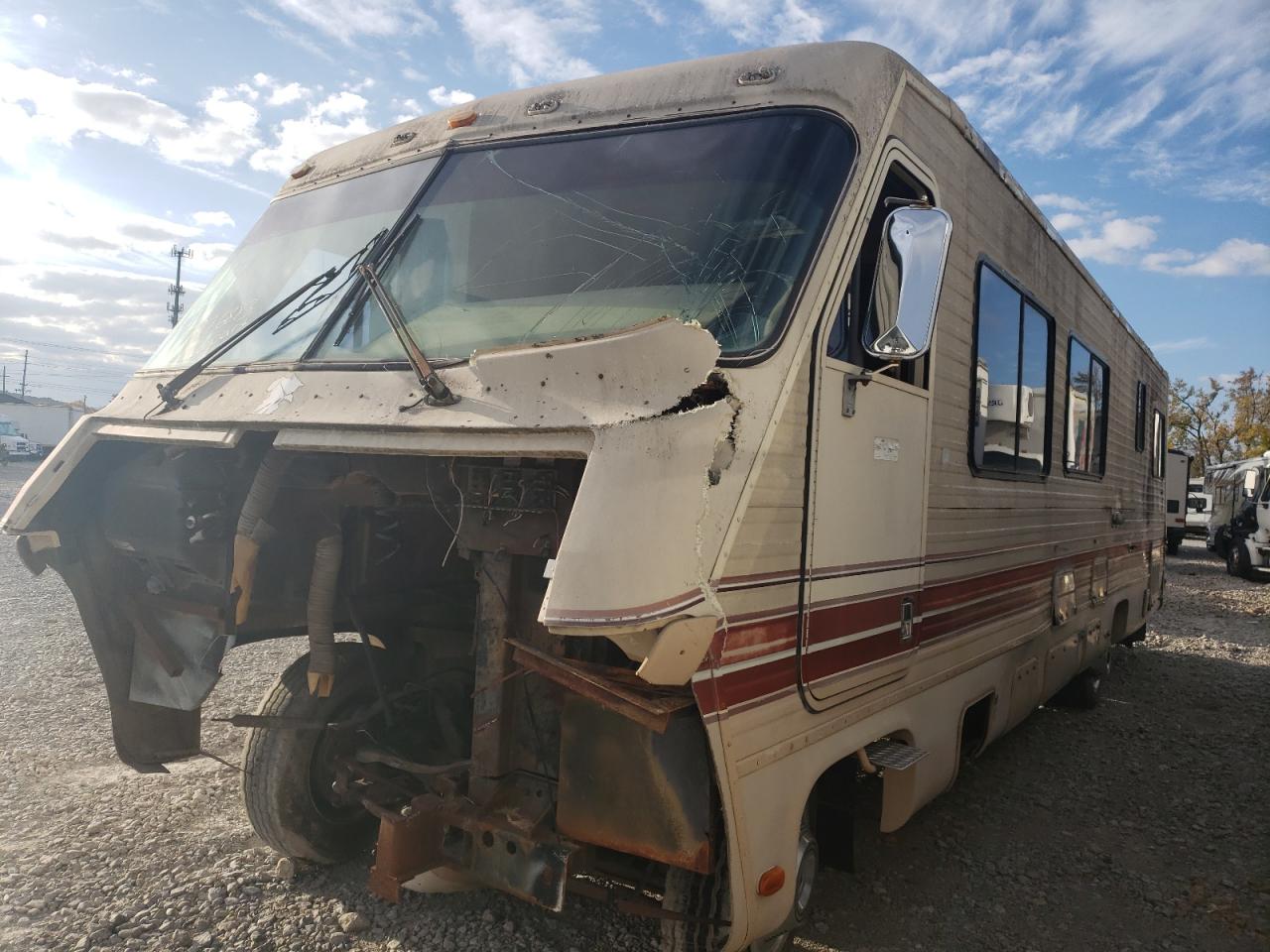 Image 2 of 1984 CHEVROLET P30  1984 with VIN 1GBKP37W7E3326887