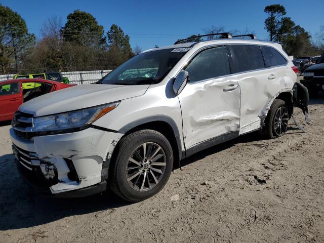 Image 1 of 2019 TOYOTA HIGHLANDER SE 2019 with VIN 5TDJZRFH8KS597832
