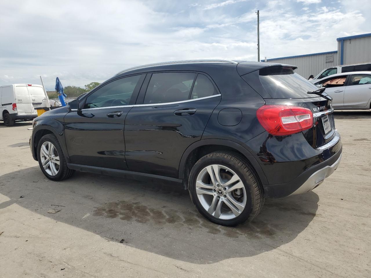 Obraz 2 z Mercedes-Benz Gla 250 2018 z VIN WDCTG4EB7JJ423609